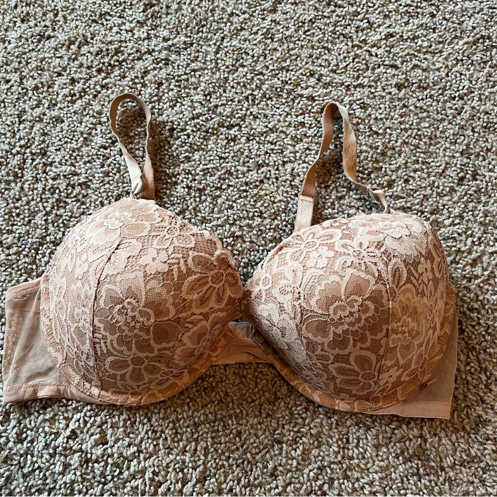 Victoria’s Secret Push Up Bra Underwire Lined Lace Multi Wear Straps Beige 38D